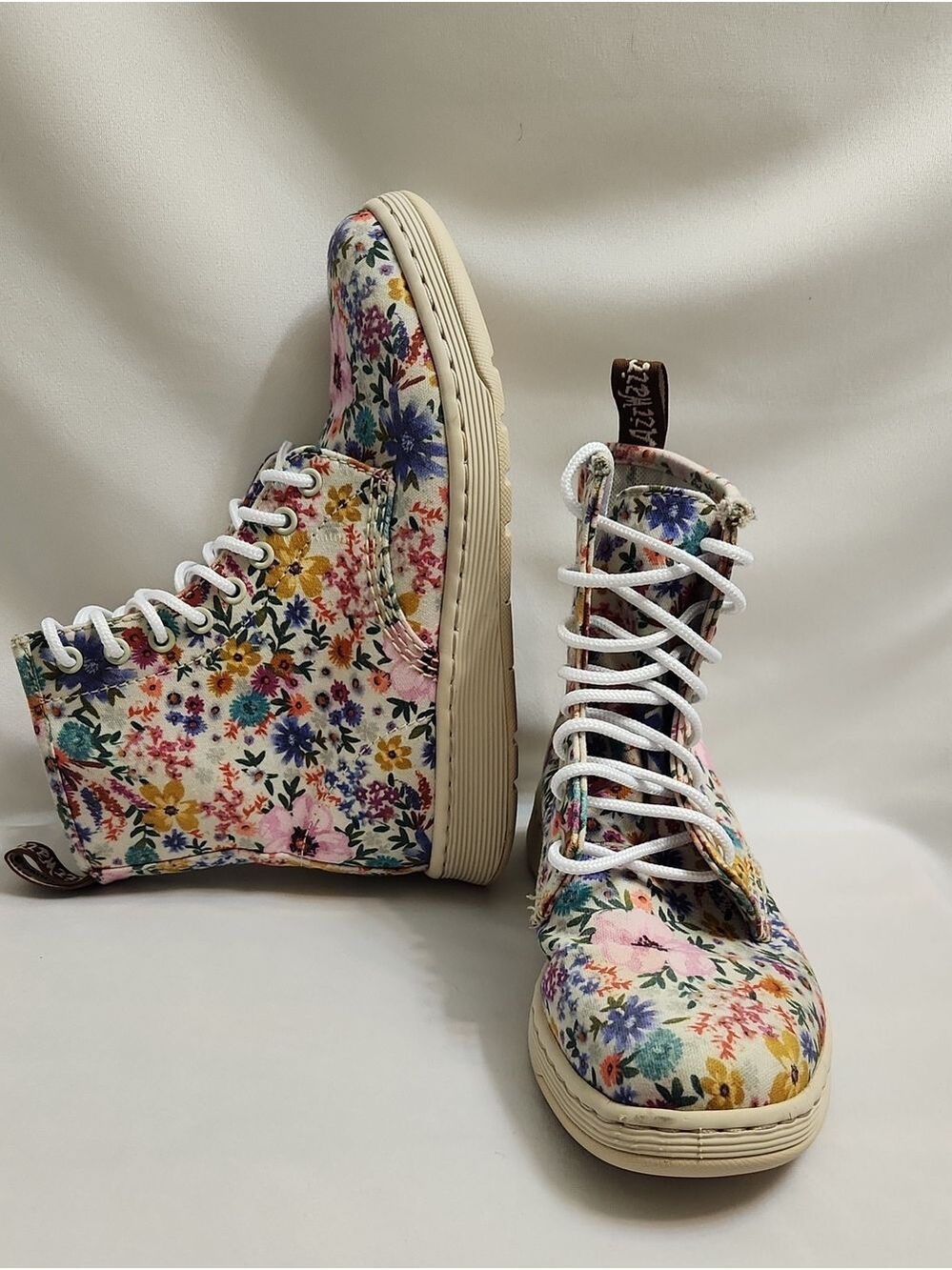Dr. Martens Newton Wanderlust Floral Multicolored Lace-Up Ankle Boots (Size 7) - Picture 4 of 11
